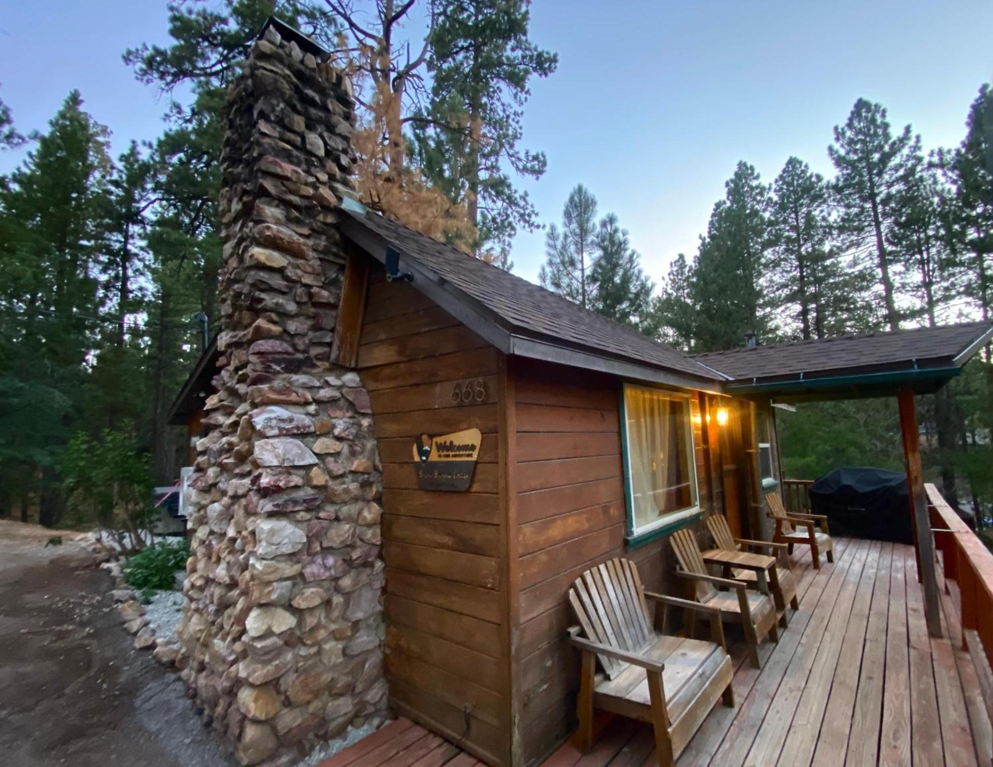 Snow Bunny Lodge - Perfect Big Bear Getaway! Deck With A New Hot Tub And Charcoal Barbecue! Big Bear Lake Exterior foto